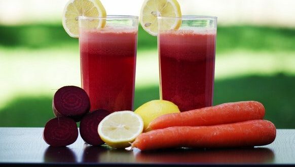 La consommation de jus de fruits et légumes crus fait partie intégrante de la naturopathie