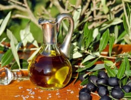 Quatre recettes qui vont rendre l’huile aromatisée indispensable dans votre cuisine